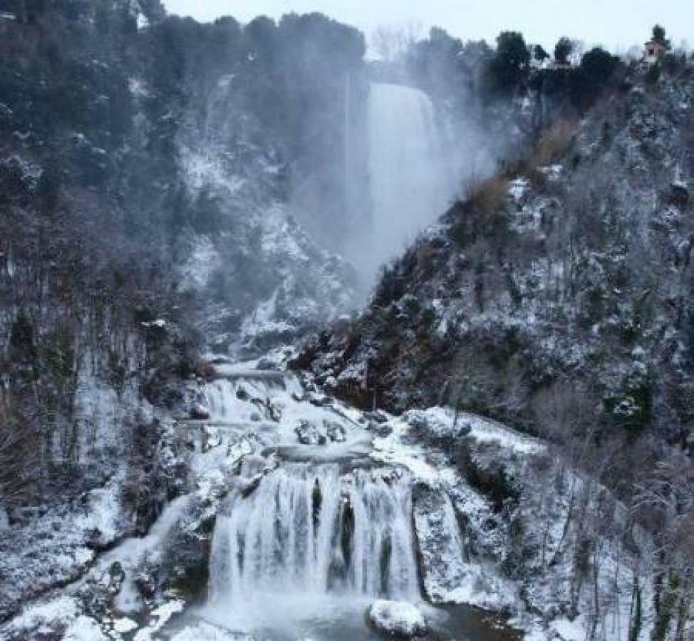 Il Casolare Della Cascata Hotel แตร์นี ภายนอก รูปภาพ